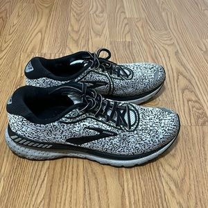 Discounted shoes. Men’s Adrenaline GTS 20 running shoes. Condition: Used.